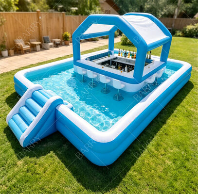 La station de fête aquatique ultime du jardin gonflable Bar de piscine flottante avec toboggan et auvent
