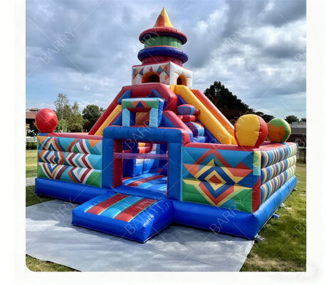 Château gonflable à rebond géométrique de carnaval avec doubles toboggans