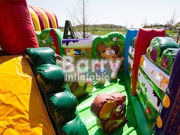 Parcours du combattant fait sur commande d'explosion pour le rebond sautant gonflable de terrain de jeu de temps de partie d'enfant