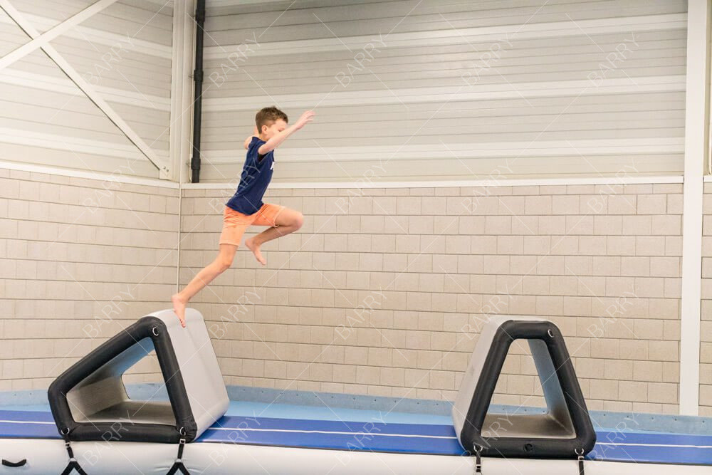 Cours d'obstacles pour enfants ninja guerrier