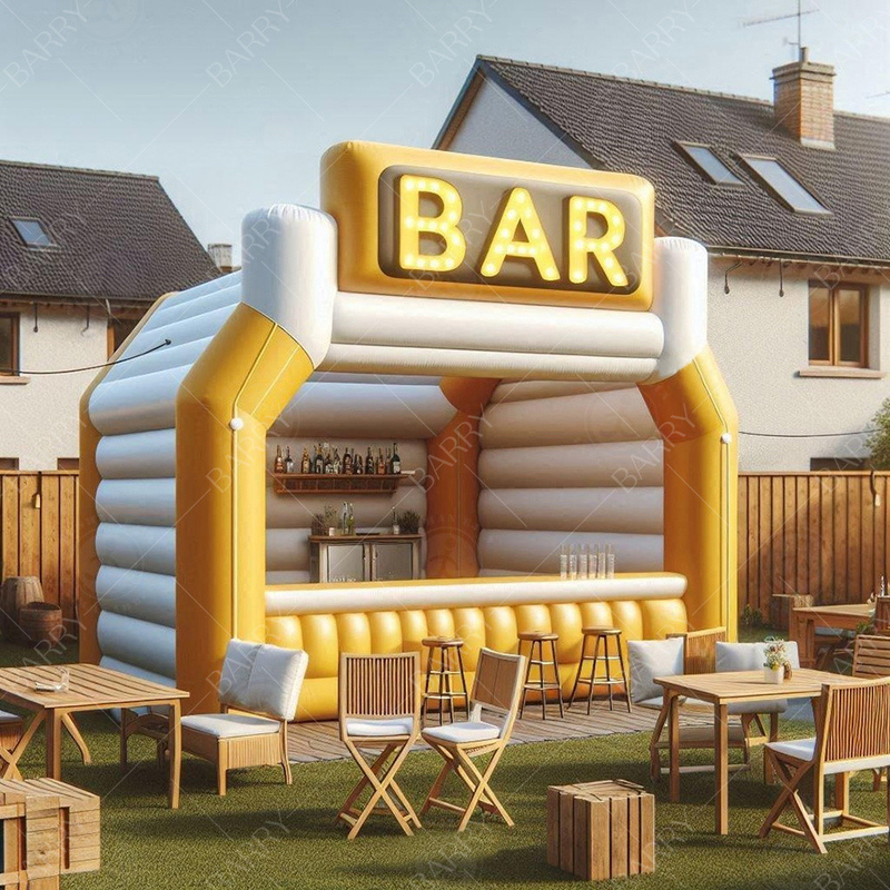 Une piscine gonflable flottante pour les adultes une piscine gonflable pour les adultes une fête de bar