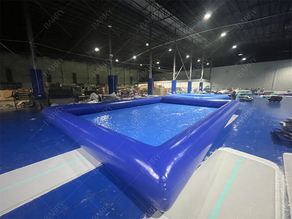 Petite piscine d'eau bleue portable pour enfants en bâtonnet PVC durable Parfait pour le plaisir et les jeux d'eau d'été