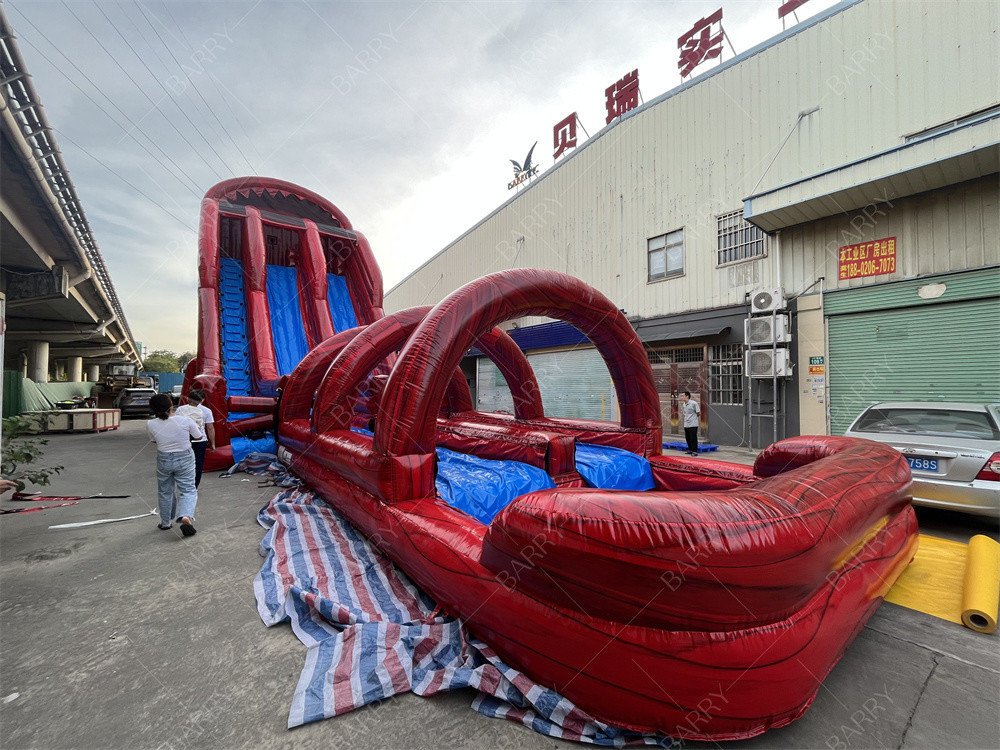 Fabrique personnalisée commercial Red Giant Water Slide Excitant gonflable Slip N Fly Zip Line Jeu de sport