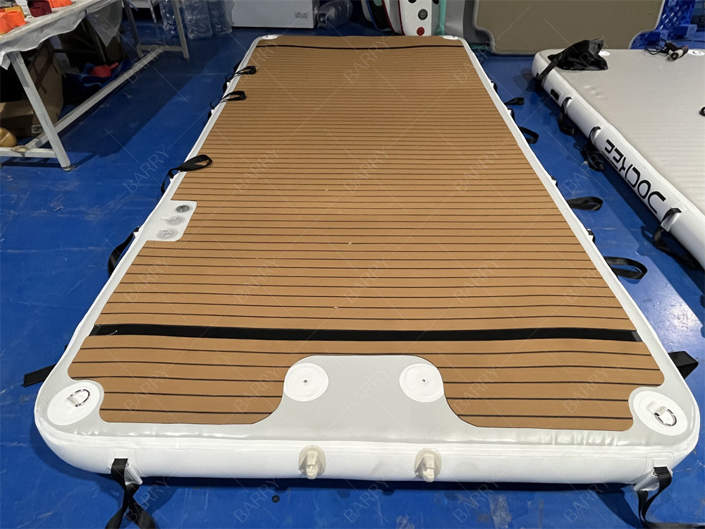 Plateforme flottante gonflable pour le jet ski