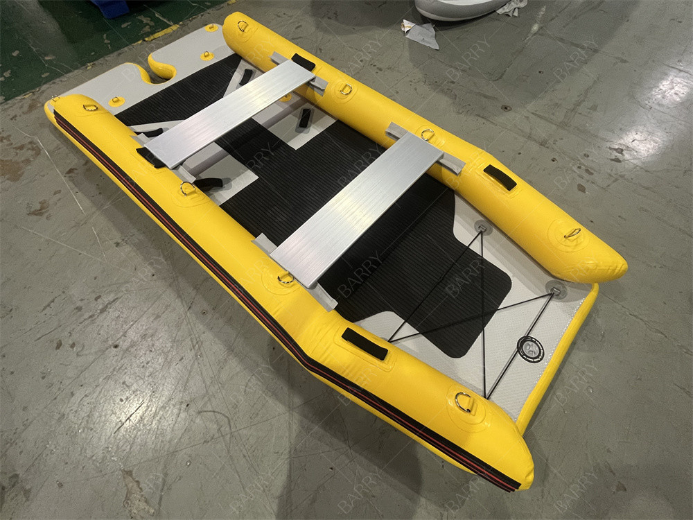 Petit kayak gonflable PVC Pouvoir de voile Ce poids léger Catamaran voilier Hypalon bateau gonflable Catamaran
