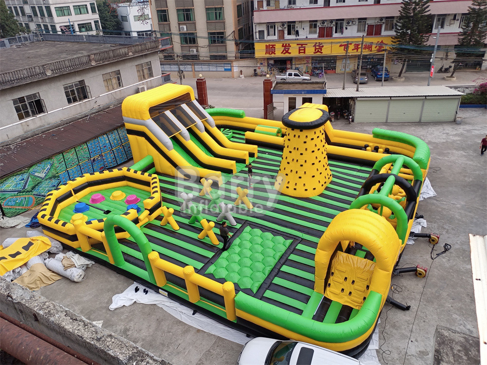 Parc d'attractions gonflable à l'eau sèche géante à l'extérieur National Indoor Big Bounce House With Wipe Out Game Slide
