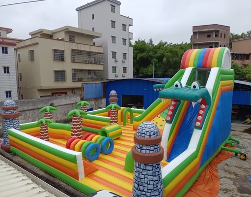 équipement plein d'entrain gonflable commercial de terrain de jeu de thème de palmiers de château pour le parc d'attractions