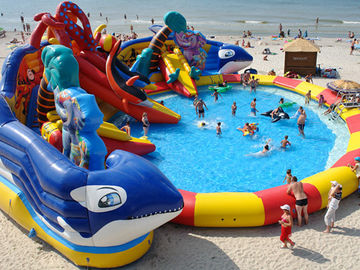le parc aquatique géant adapté aux besoins du client de poulpe, parc aquatique gonflable animal de dolohin avec la grande piscine joue