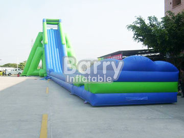 Glissières gonflables massives matérielles de PVC de glissière gonflable géante verte et bleue pour la pelouse