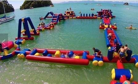 Parc aquatique gonflable de l'île géante, toboggans flottants gonflables, anti-UV