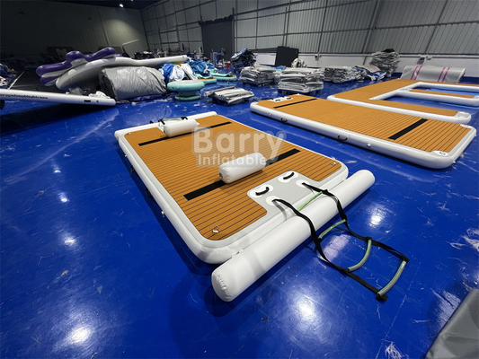 Plateforme gonflable pour les sports nautiques avec capacité dépend de la taille