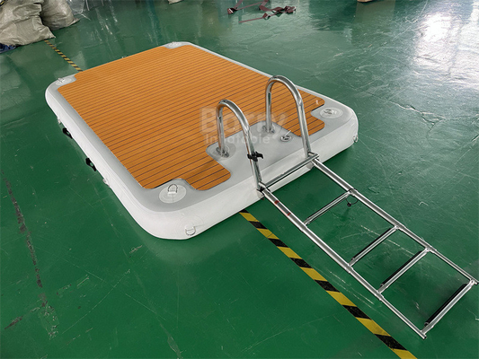 Amusement flottant flottant pont gonflable ponton bateaux de pêche avec échelle