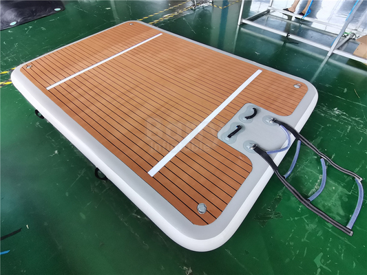 Logo personnalisé Pontoon gonflable Plateforme d'eau gonflable Dock avec échelle
