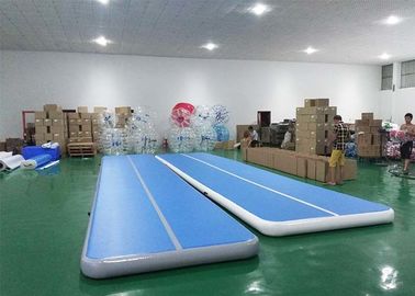 Tapis croulant gonflable bleu de flottement de voie d'air de jeux de sports de l'eau pour la gymnastique