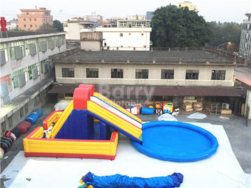 Parc aquatique gonflable d'arrière-cour d'amusement, glissière gonflable avec la piscine
