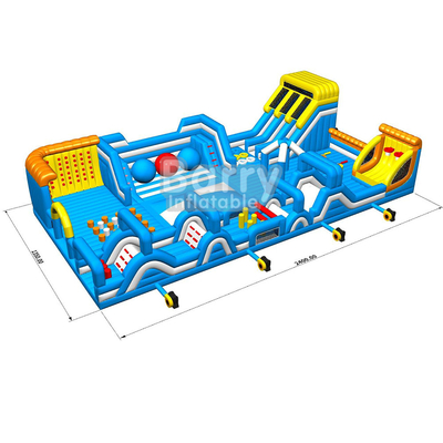 Parc d'attractions pour adultes et enfants, terrain de jeux gonflable, maison de grande hauteur avec piste d'obstacles.