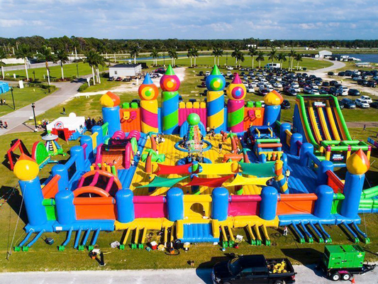 Le plus grand parc d'attractions gonflable du monde atteint l'Australie
