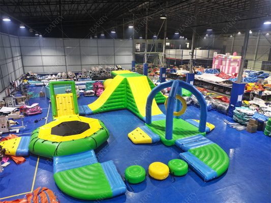 Jeux de jeux d'eau équipement personnalisé commercial extérieur nouveau vert gonflable parc aquatique flottant pour la mer