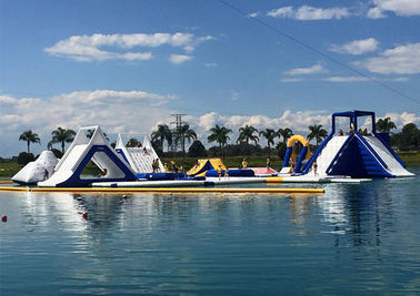 Parc aquatique gonflable adapté aux besoins du client d'île verte géante, parc gonflable d'amusement pour l'île