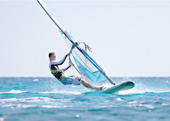 Le panneau gonflable de PETITE GORGÉE de PVC de sports aquatiques tiennent le panneau de palette font de la planche à voile