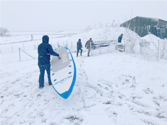 Panneau gonflable bleu de PETITE GORGÉE de résine époxyde pour le parc de neige