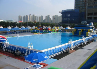 L'arrière-cour durable le métal moulu de 10 x de 30 Aboved vue des piscines,